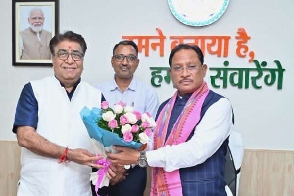 मुख्यमंत्री से ट्रिपल आई टी नया रायपुर के निदेशक प्रोफेसर ओमप्रकाश व्यास ने की सौजन्य मुलाकात
